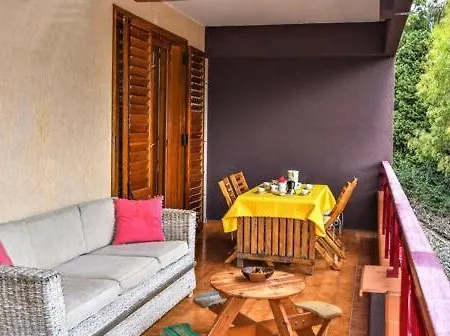 Sulla Di Apartment